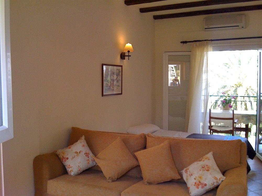 Panorama Hideaway Aparthotel Дасия Екстериор снимка